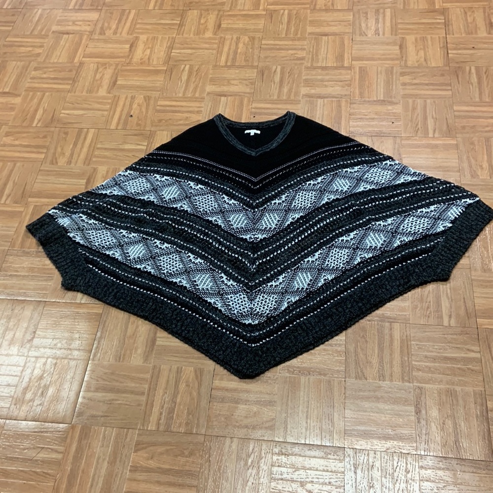 Kate & Sam Poncho- size 2XL/3XL